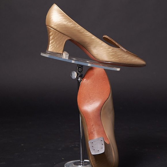 Vintage 1960s Gold Pumps Heels Shoes - Picture 4 of 8